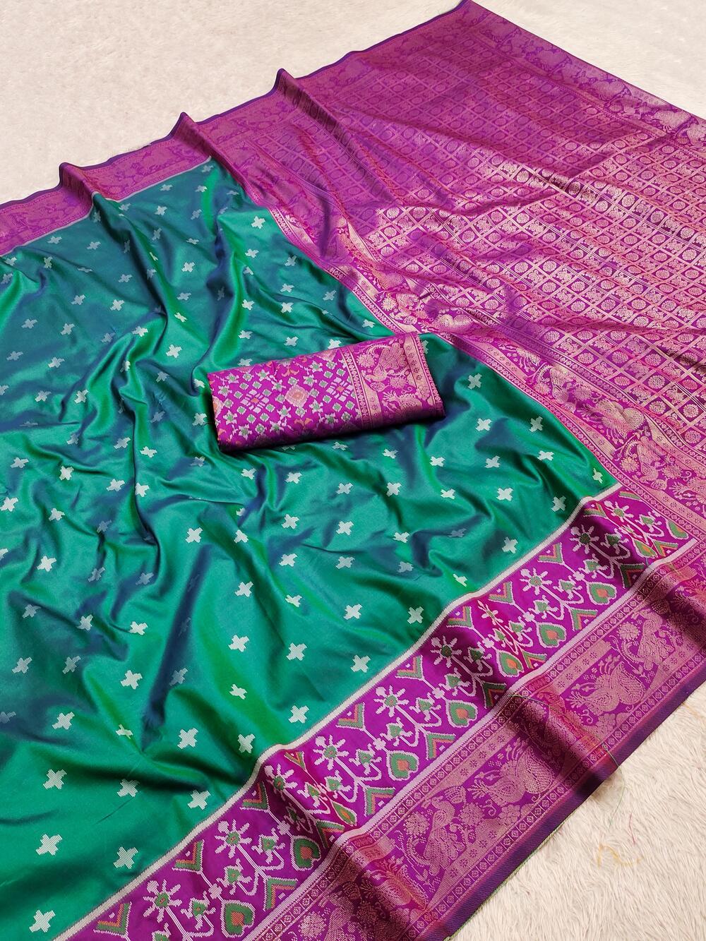 Moiety Rama Pure Zari Weaving Banarasi Silk Saree With Elegant Blouse Piece