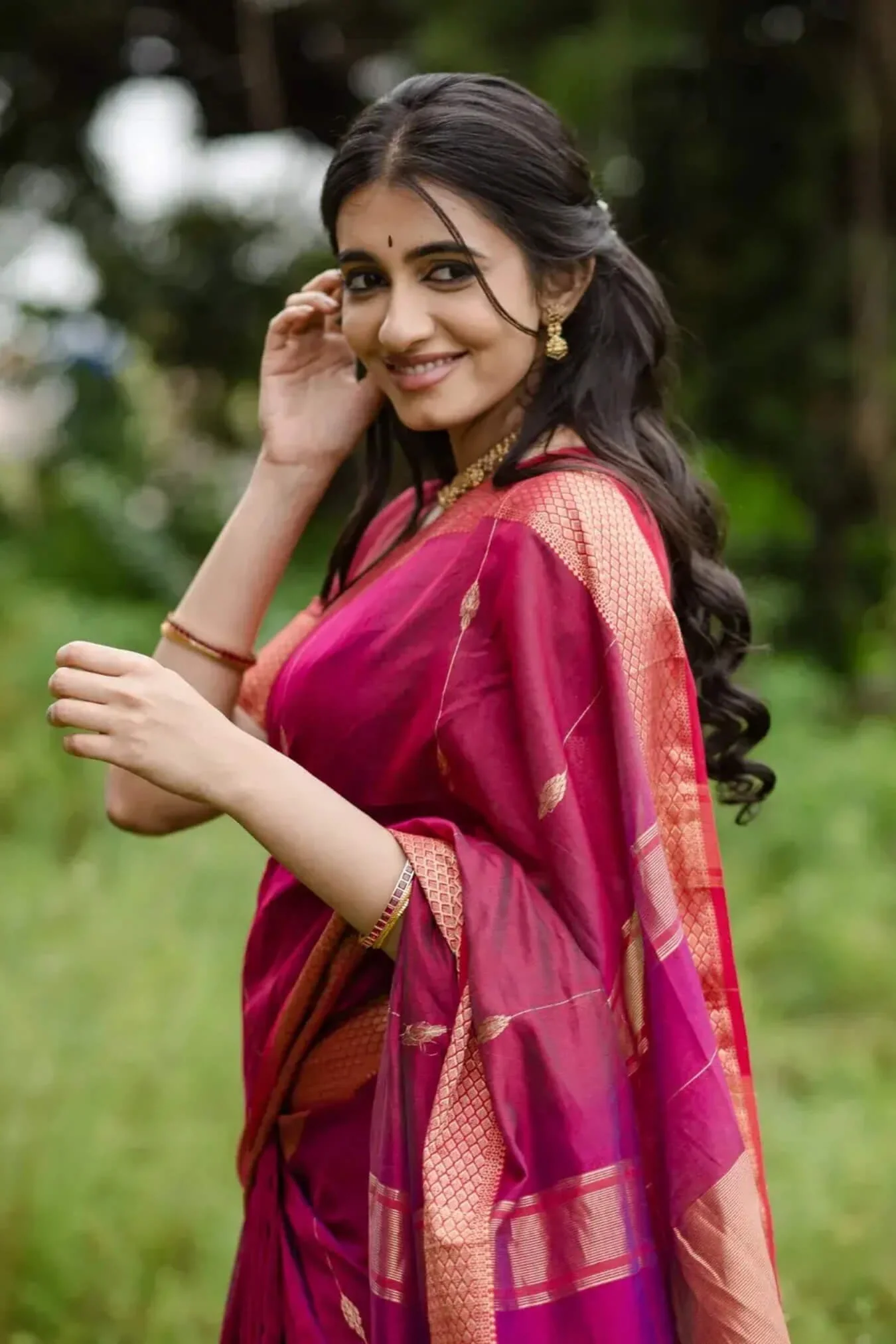 Most Flattering Dark Pink Linen Silk Saree With Desultory Blouse Piece - Image 4
