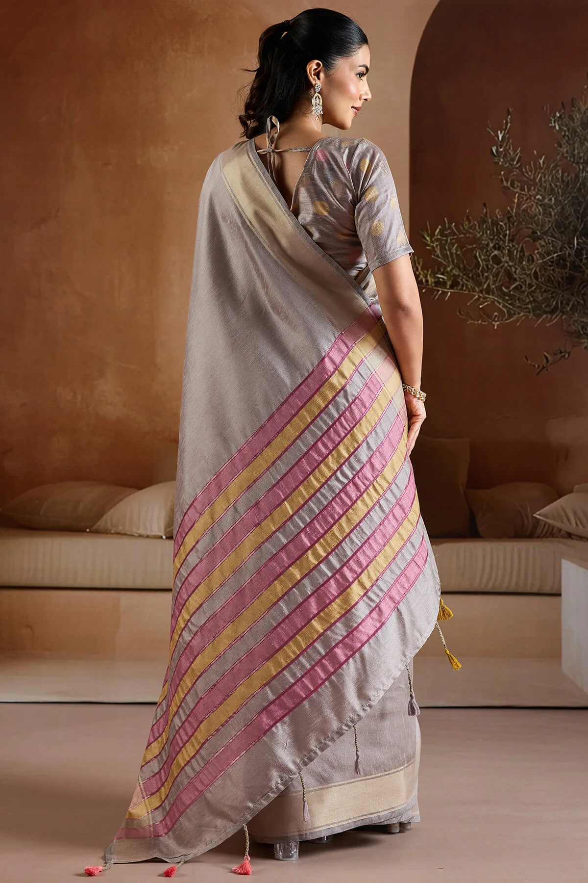 Most Flattering Grey Soft Banarasi Bhagalpuri Silk Saree With Charismatic Blouse Piece - Image 5