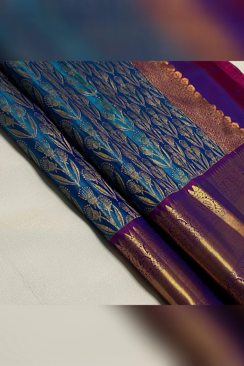 Most Stunning Rama Soft Silk Saree With Opulent Blouse Piece - Image 3