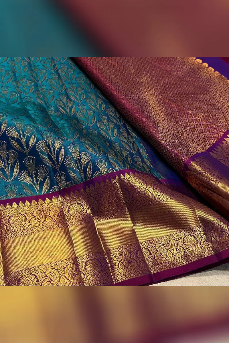 Most Stunning Rama Soft Silk Saree With Opulent Blouse Piece - Image 4