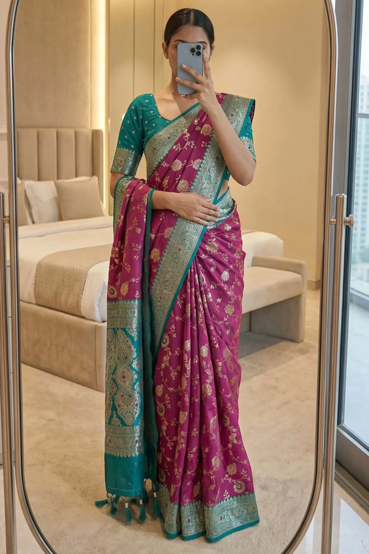Murmurous Magenta Pure Zari Weaving Banarasi Silk Saree With Exquisite Blouse Piece