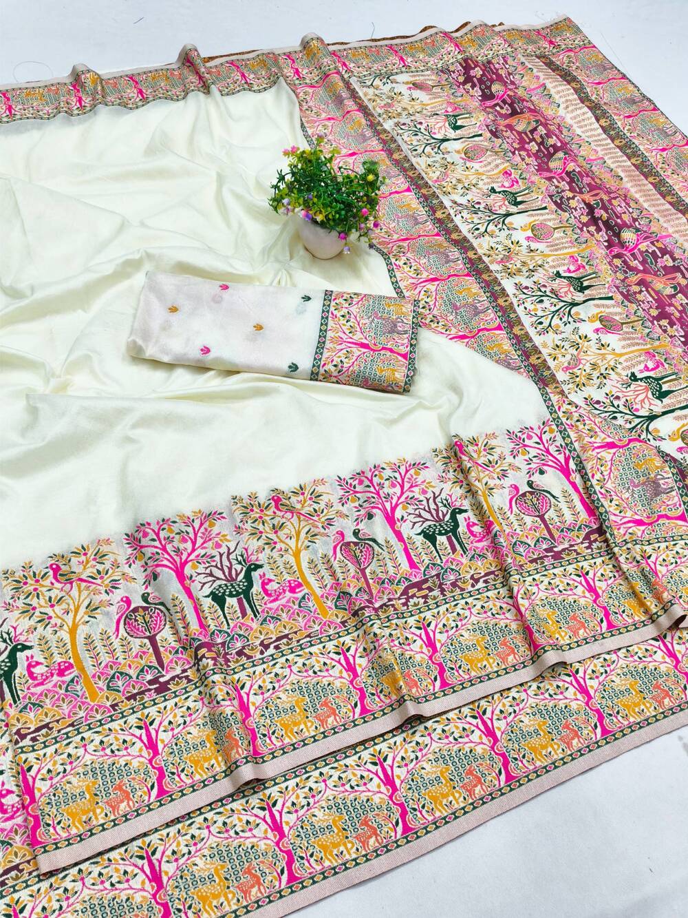 Nebula Beige Nylon Dola Pashmina Saree With Tremendous Blouse Piece - Image 2