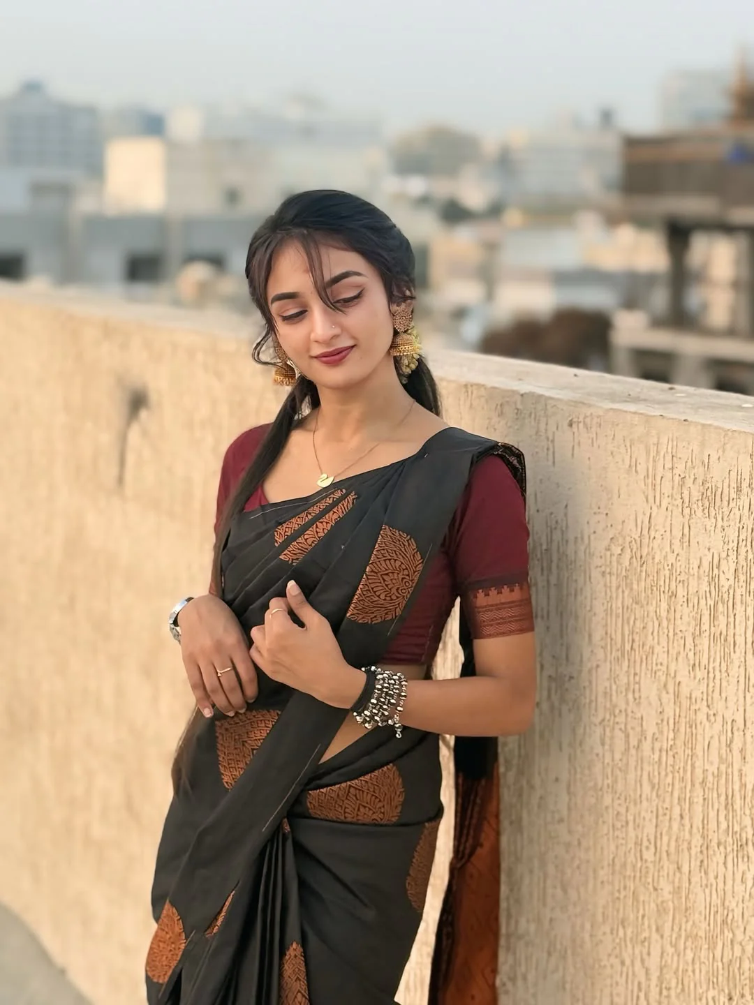 Nemesis Black Soft Silk Saree With Scrumptious Blouse Piece - Image 2