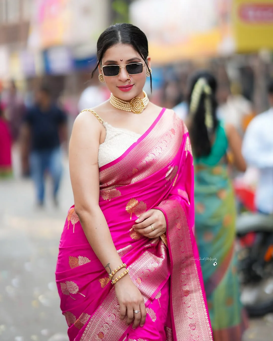 Nemesis Dark Pink Soft Silk Saree With Fugacious Blouse Piece - Image 6