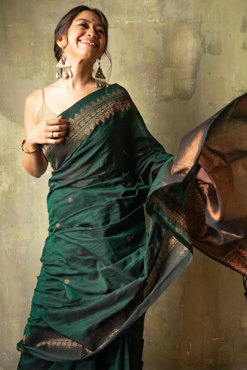 Opulent Dark Green Soft Silk Saree With Flameboyant Blouse Piece - Image 2