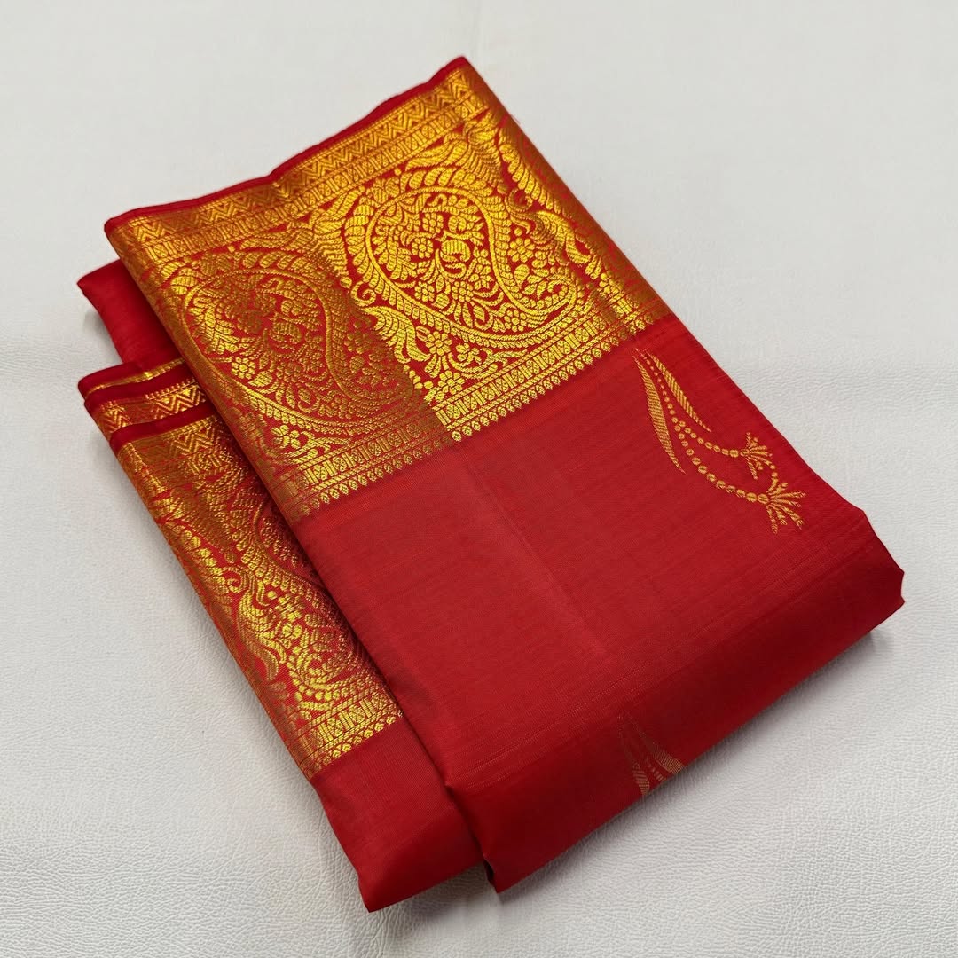Ornate Red Pure Zari Weaving Banarasi Silk Saree With Majesty Blouse Piece - Image 3