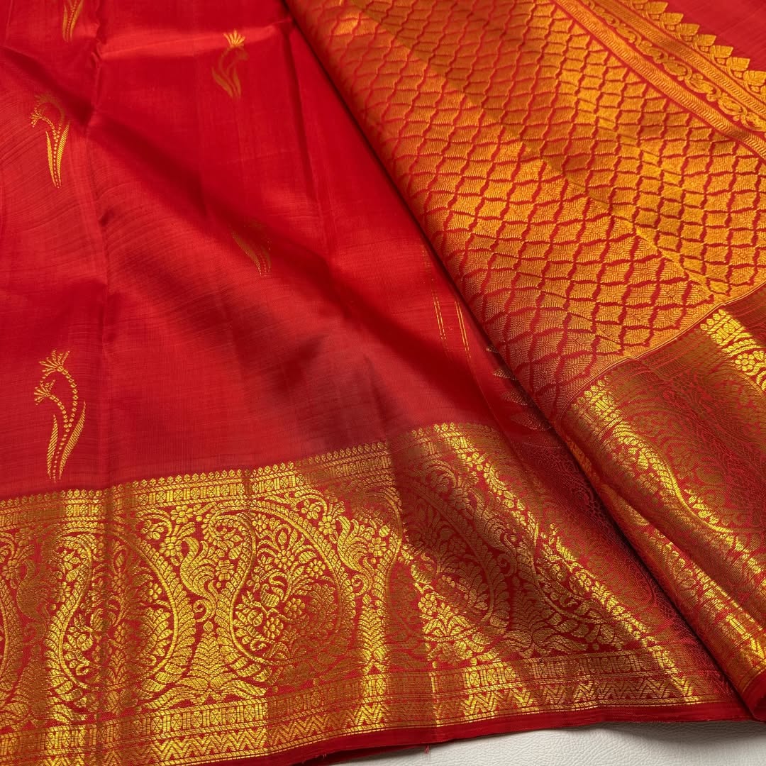 Ornate Red Pure Zari Weaving Banarasi Silk Saree With Majesty Blouse Piece - Image 6