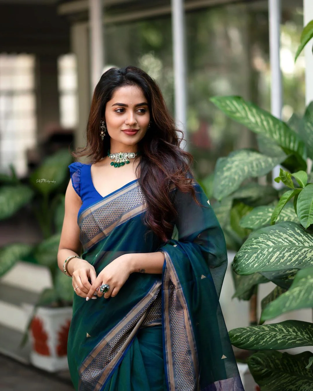 Outstanding Rama Soft Silk Saree With Impressive Blouse Piece - Image 4