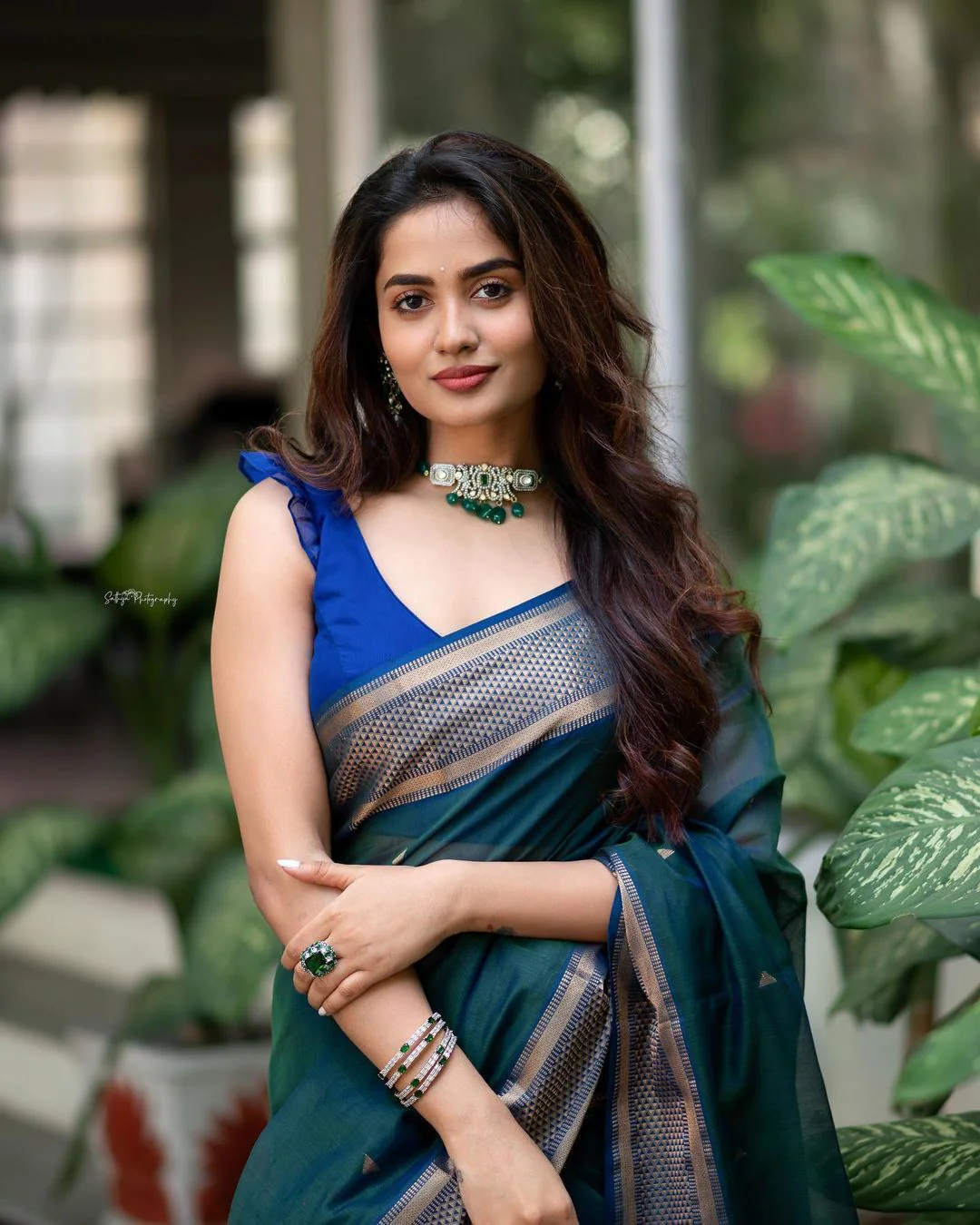 Outstanding Rama Soft Silk Saree With Impressive Blouse Piece - Image 5