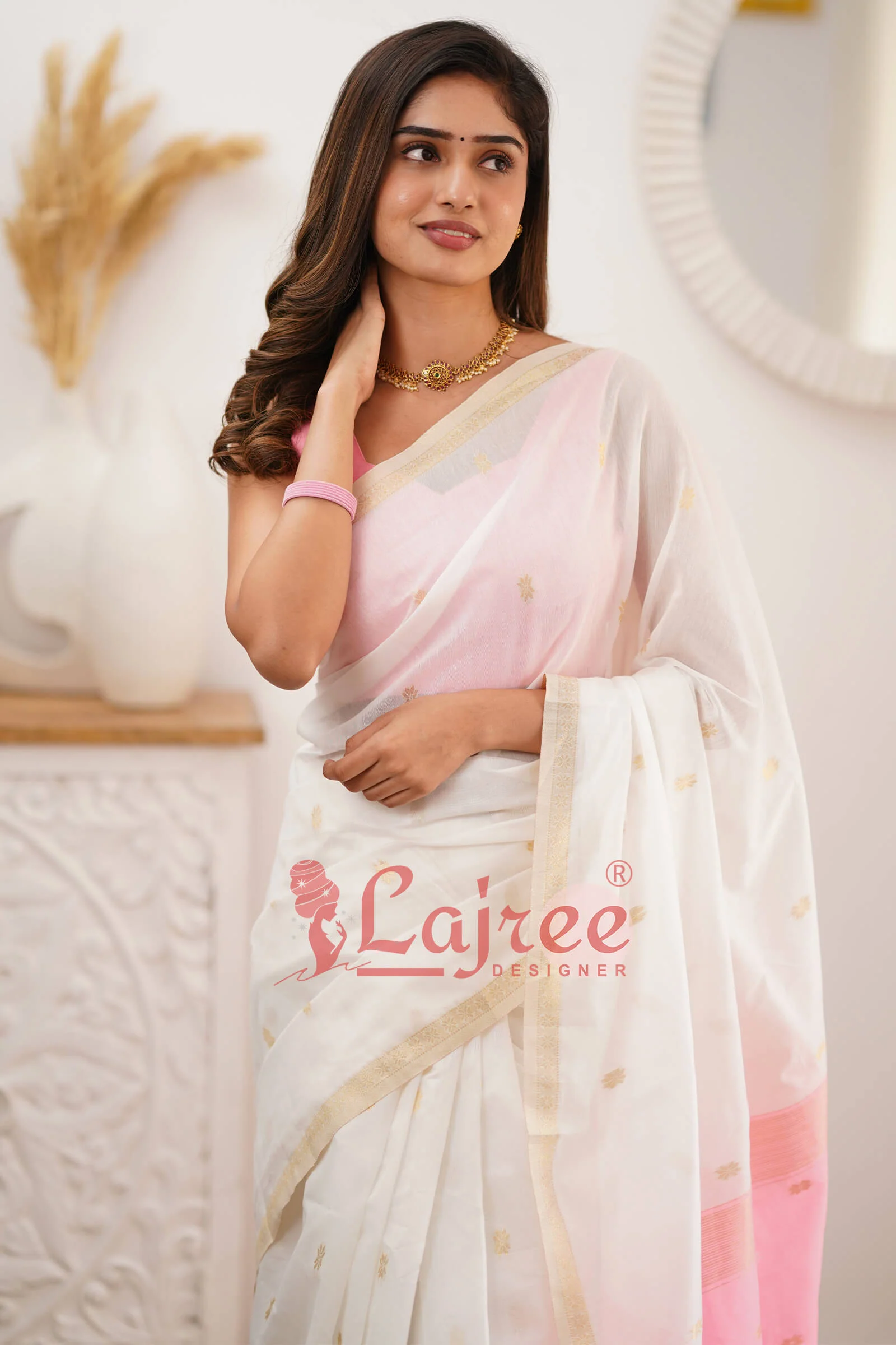 Outstanding White Cotton Silk Saree With Deserving Blouse Piece - Image 2