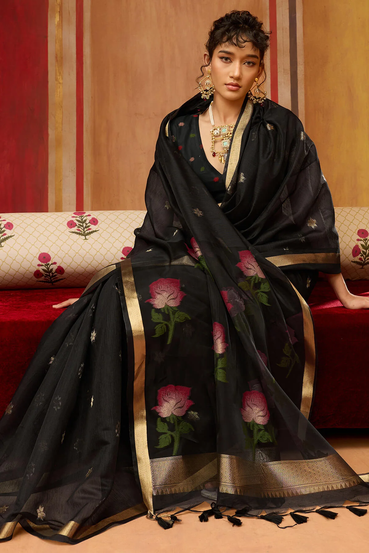 Petrichor Black Pure Munga Cotton Saree With Most Flattering Blouse Piece - Image 5