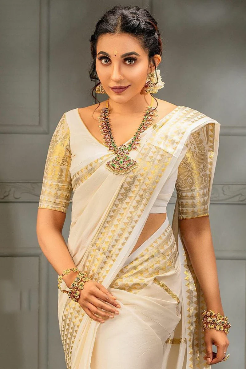 Petrichor Off White Soft Silk Saree With Scrumptious Blouse Piece - Image 4