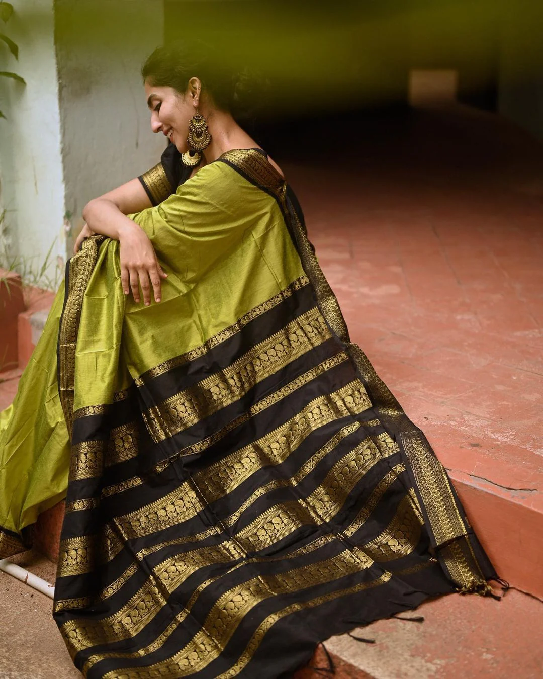 Phenomenal Mehndi Soft Banarasi Silk Saree With Beauteous Blouse Piece - Image 3