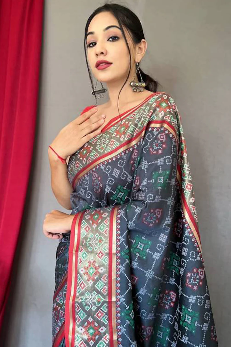 Piquant Grey Patola Silk Saree with Sempiternal Blouse Piece - Image 2