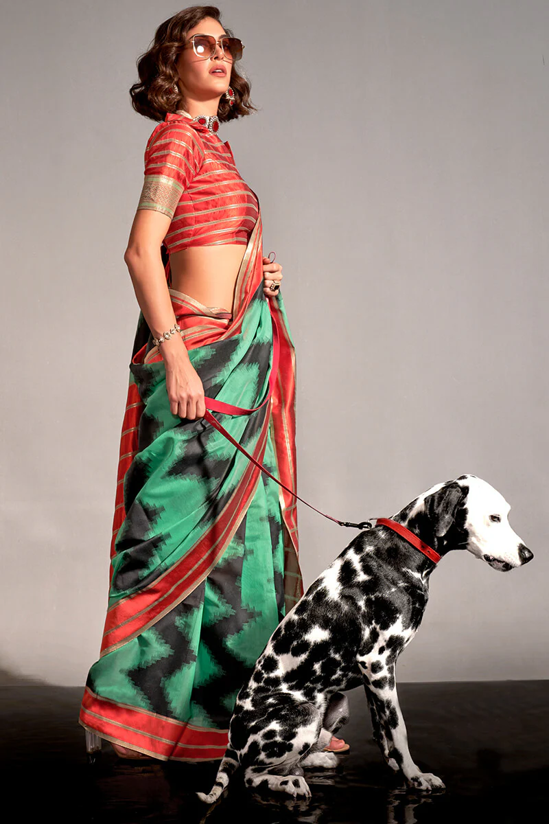 Piquant Sea Green Digital Printed Soft Silk Saree With Lustrous Blouse Piece - Image 2
