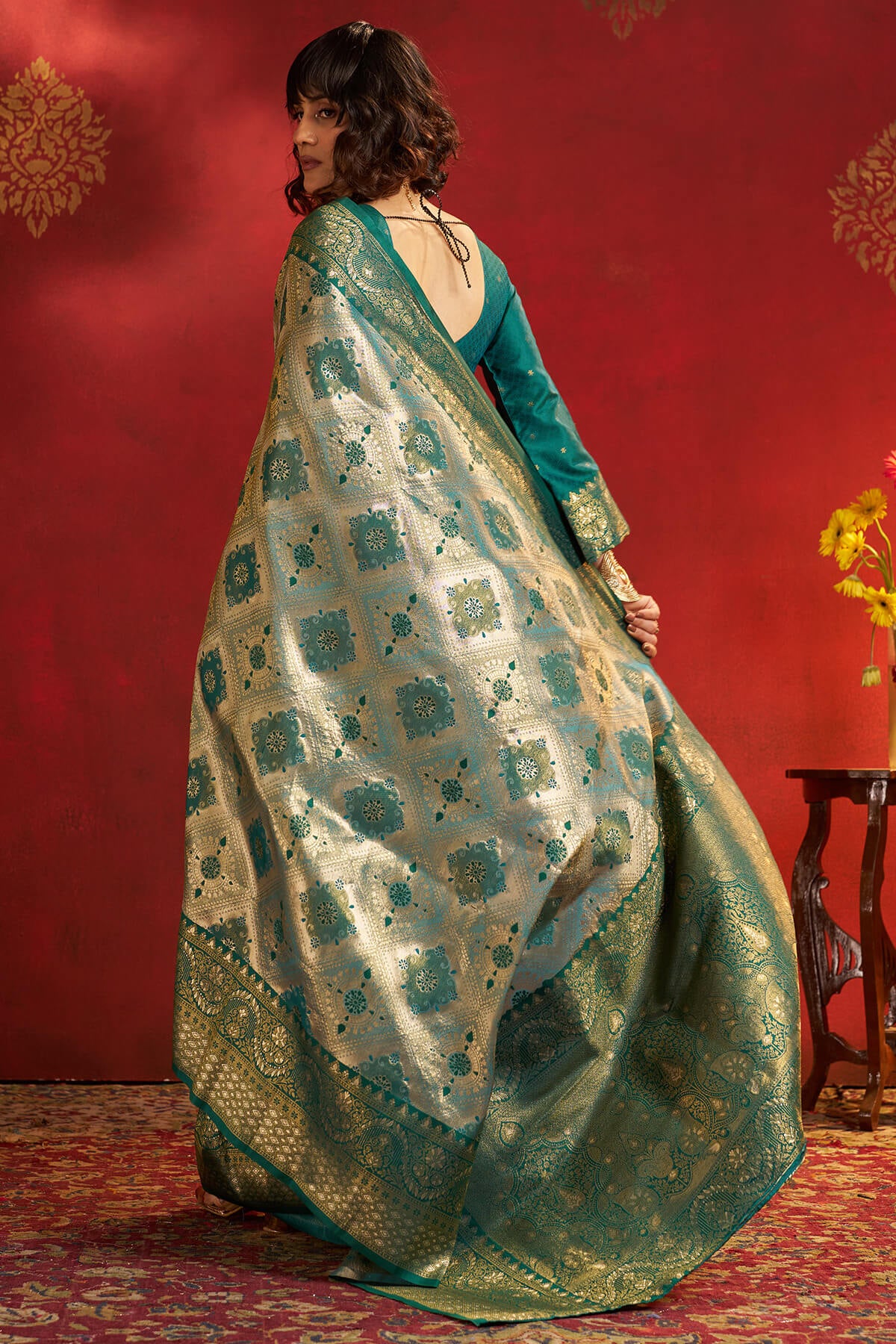 Pleasant Green Kanjivaram Silk Saree With Incredible Blouse Piece - Image 5