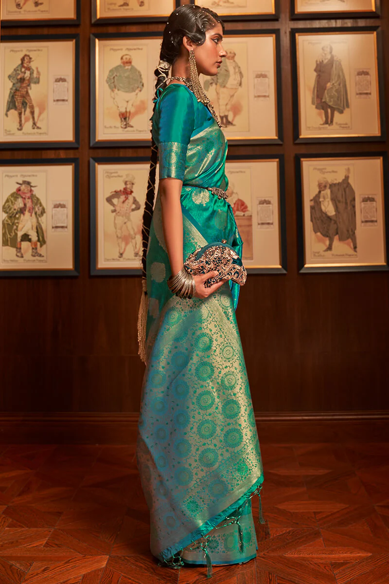 Pleasant Rama Kanjivaram Silk Saree With Ravishing Blouse Piece - Image 2