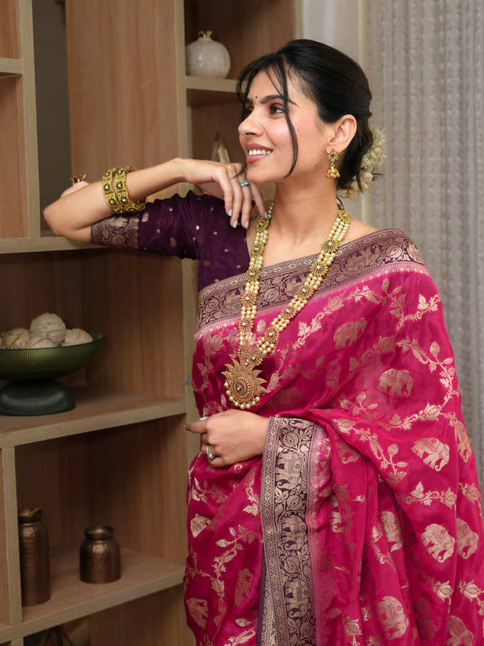 Posh Dark Pink Soft Silk Saree With Exuberant Blouse Piece - Image 4