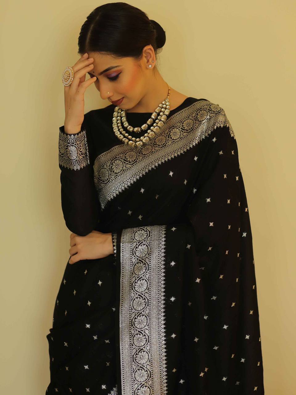 Precious Black Cotton Silk Saree With Sizzling Blouse Piece - Image 4