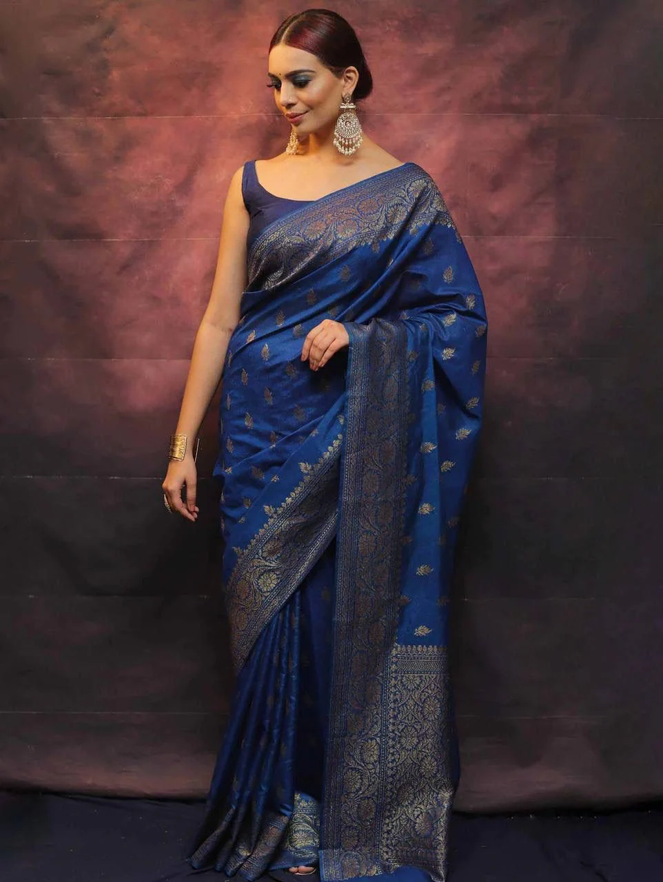 Precious Blue Soft Silk Saree With Flamboyant Blouse Piece - Image 5