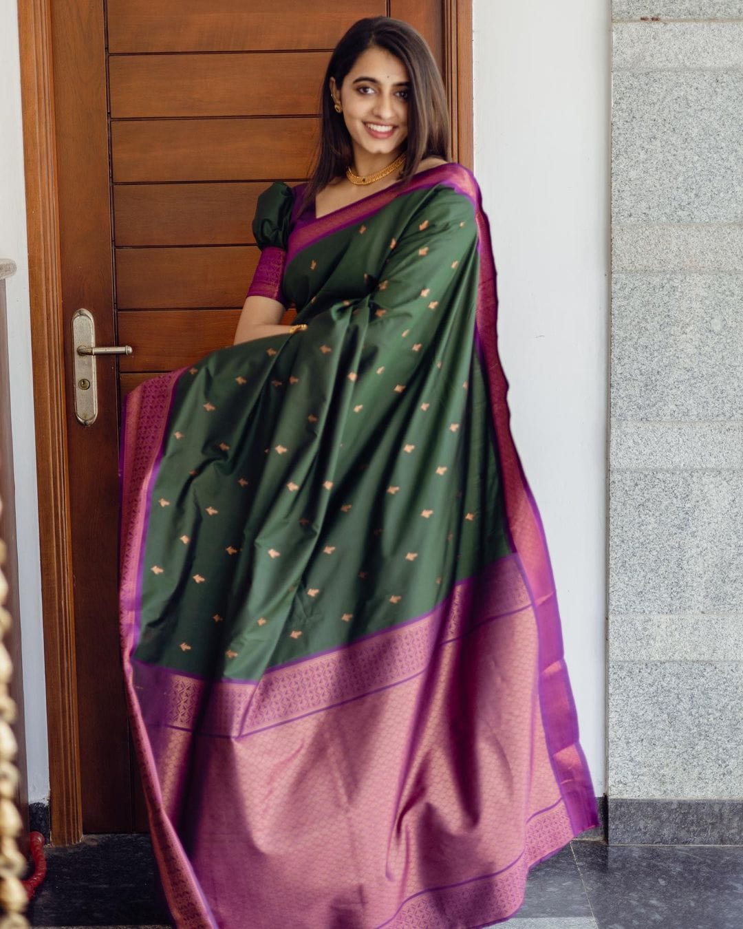 Precious Green Soft Silk Saree With Energetic Blouse Piece - Image 3