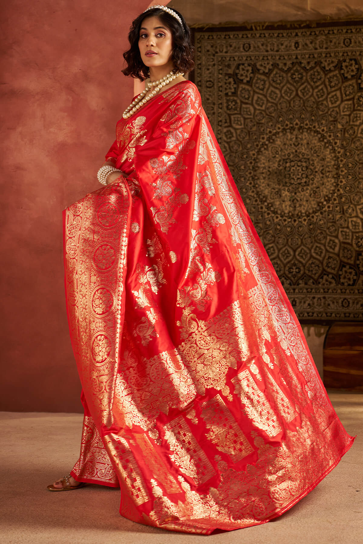 Precious Red Pure Zari Weaving Banarasi Silk Saree With Designer Blouse Piece - Image 4