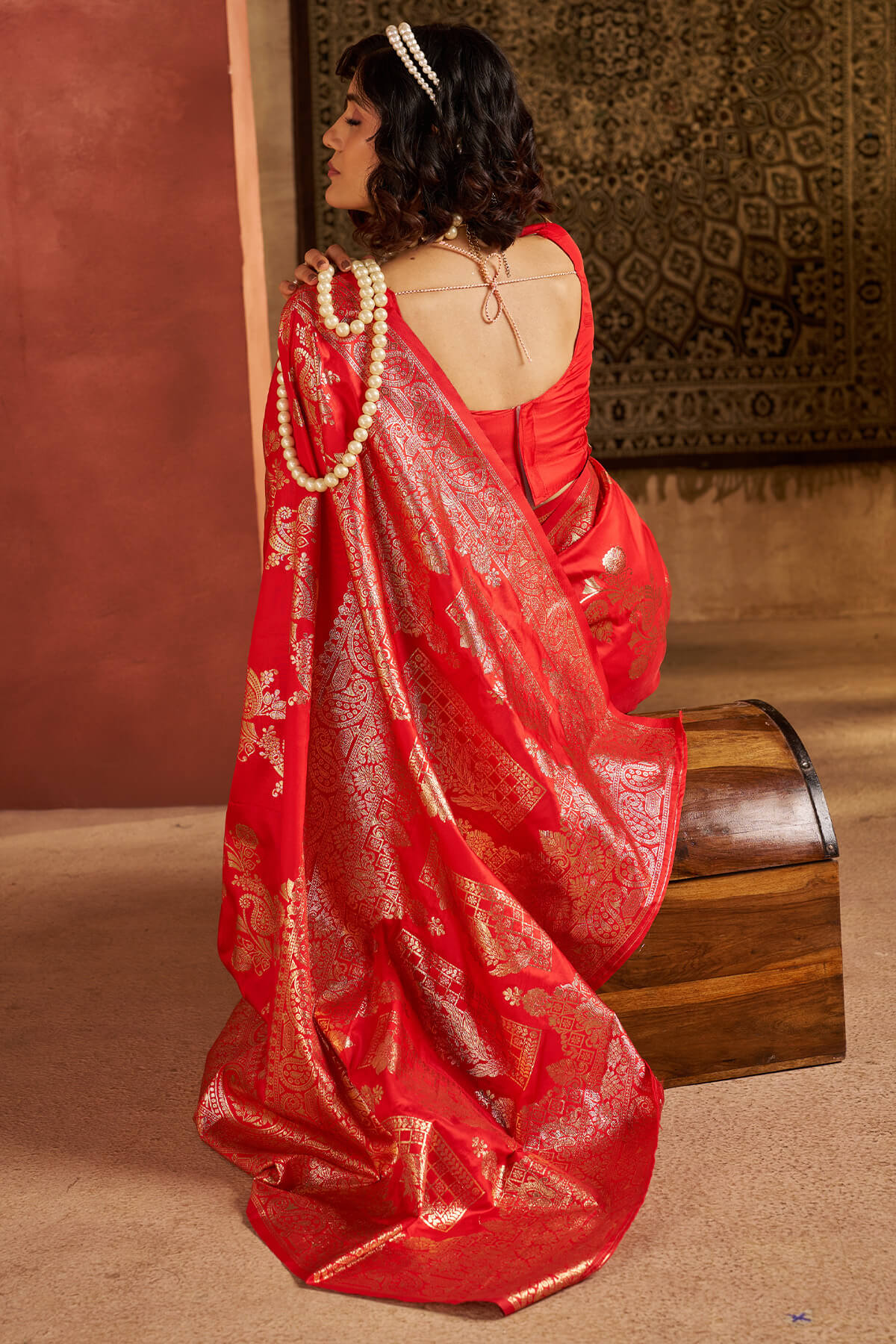 Precious Red Pure Zari Weaving Banarasi Silk Saree With Designer Blouse Piece - Image 5
