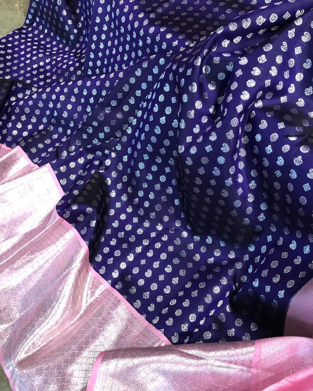 Preferable Blue Soft Silk Saree with Snazzy Blouse Piece - Image 5