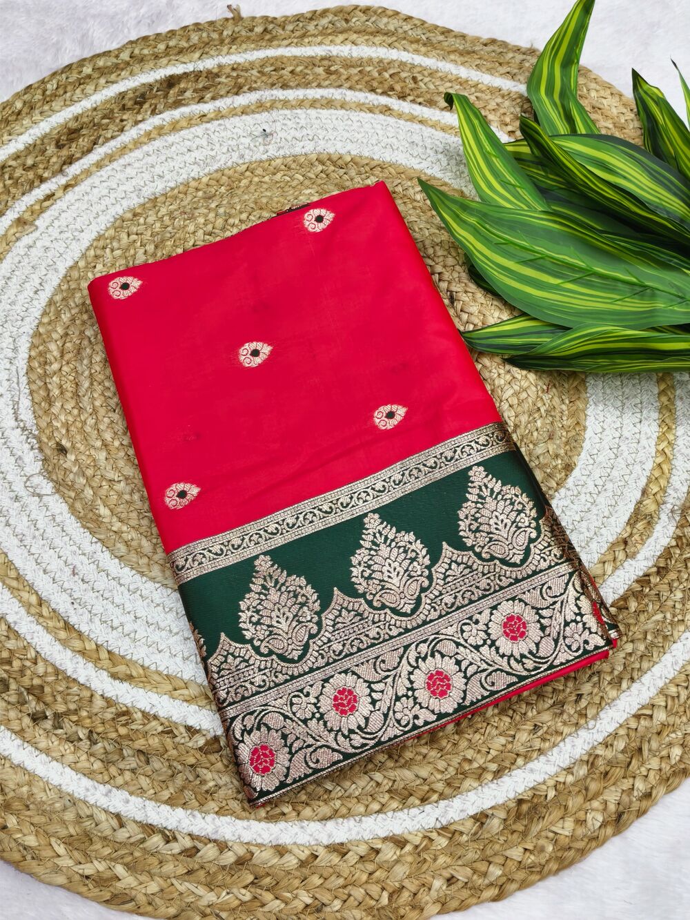 Preferable Dark Pink Pure Zari Weaving Banarasi Silk Saree With Sempiternal Blouse Piece - Image 2