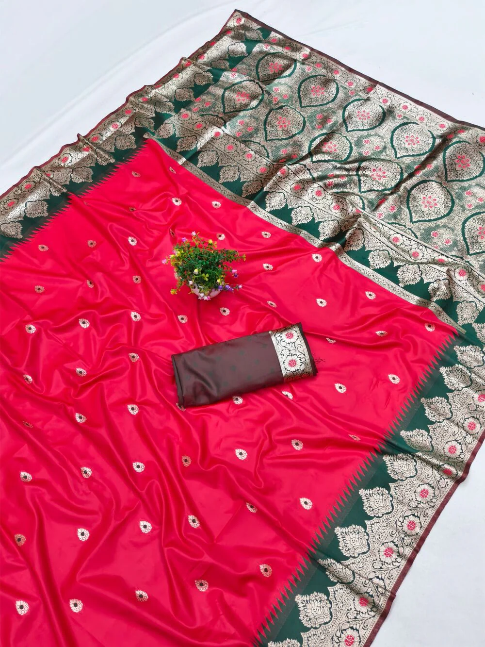Preferable Dark Pink Pure Zari Weaving Banarasi Silk Saree With Sempiternal Blouse Piece - Image 3