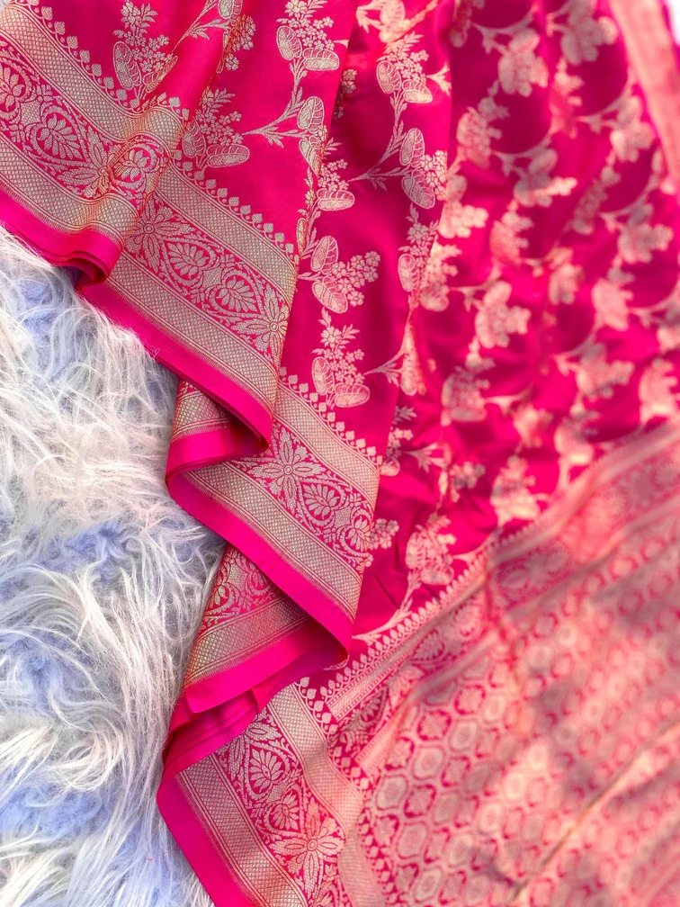 Pretty Dark Pink Soft Banarasi Silk Saree With Skinny Blouse Piece - Image 2
