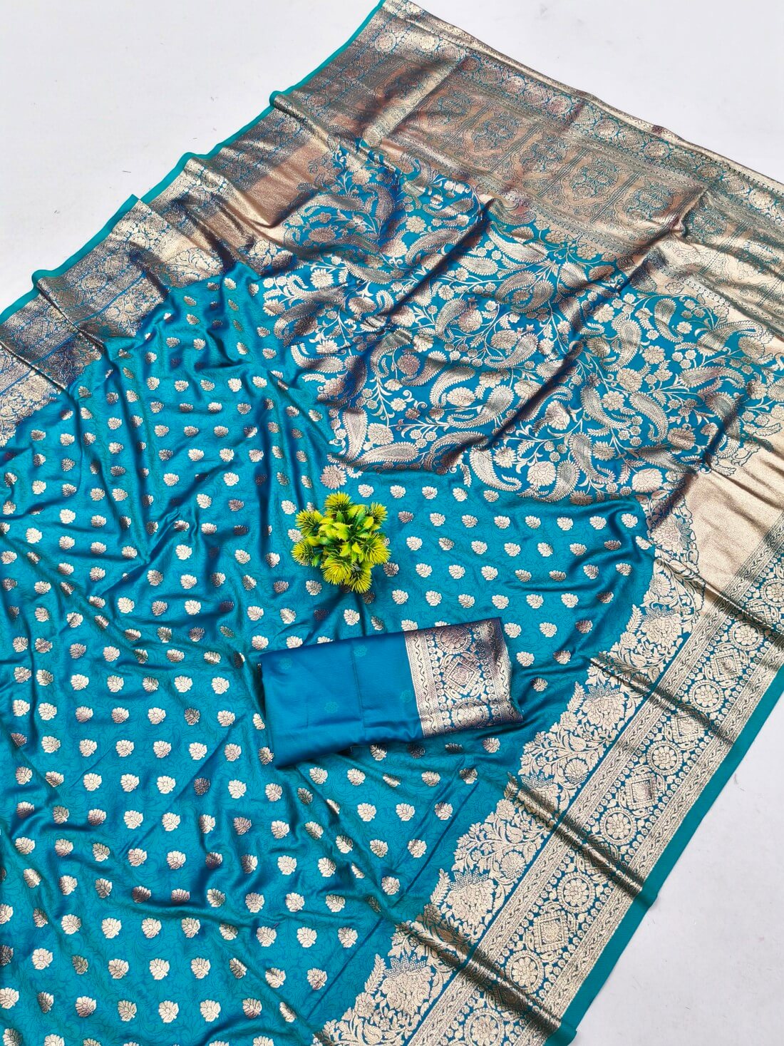 Pretty Firozi Pure Zari Weaving Banarasi Silk Saree With Exquisite Blouse Piece - Image 3