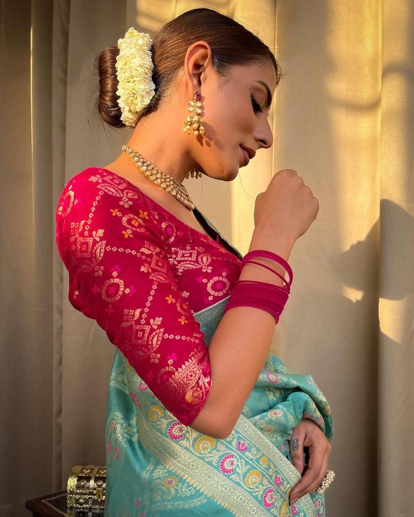 Pretty Firozi Soft Silk Saree With Mesmerising Blouse Piece - Image 5