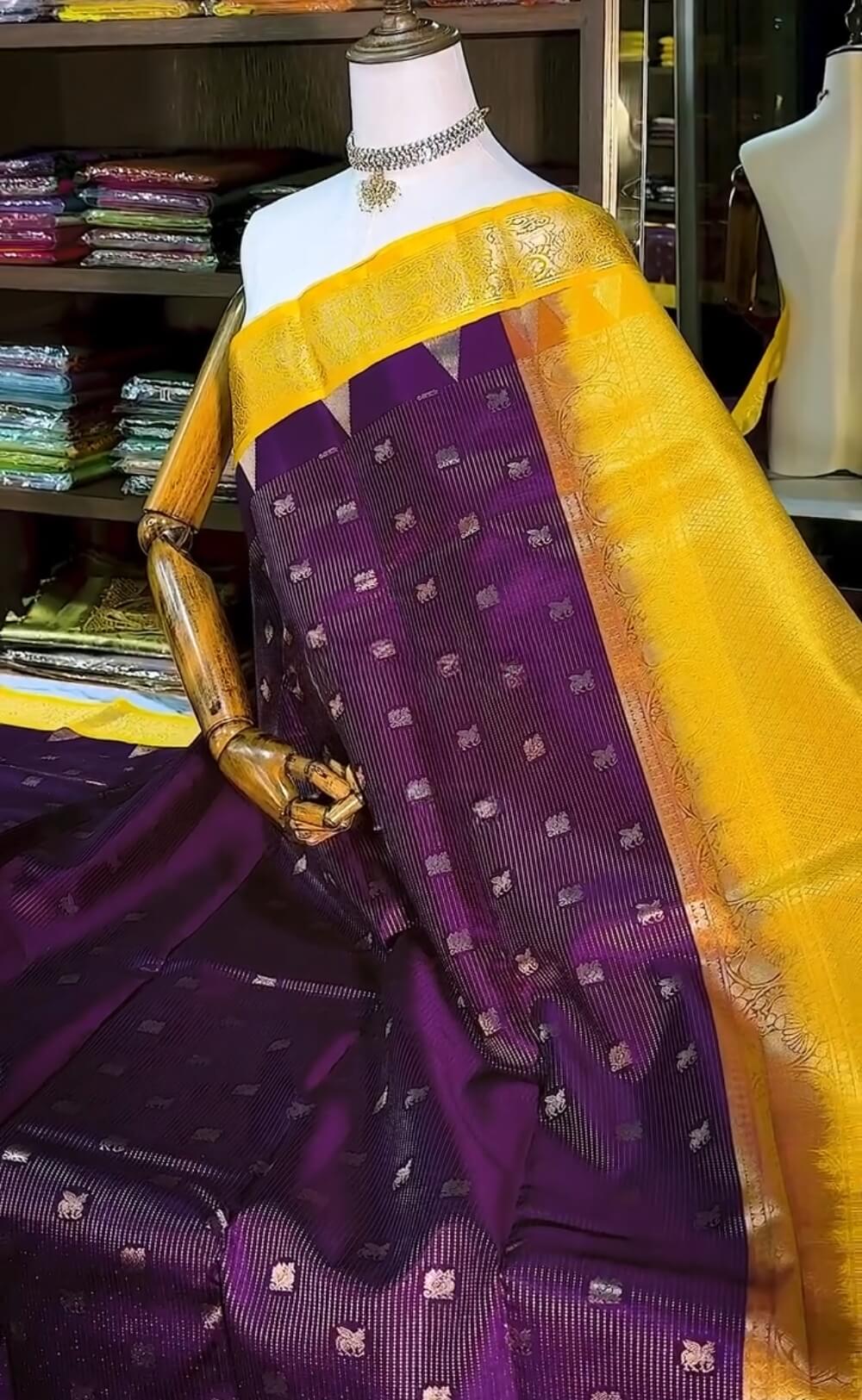 Pretty Purple Pure Zari Weaving Banarasi Silk Saree With Captivating Blouse Piece - Image 2
