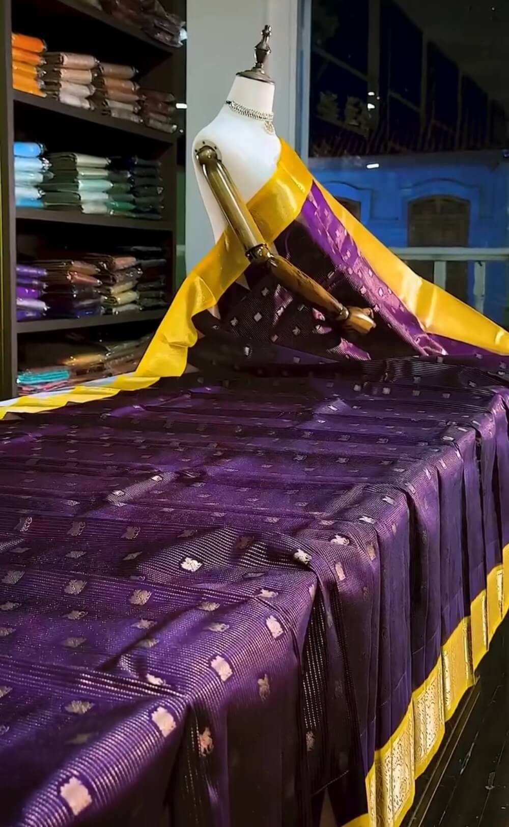 Pretty Purple Pure Zari Weaving Banarasi Silk Saree With Captivating Blouse Piece - Image 3