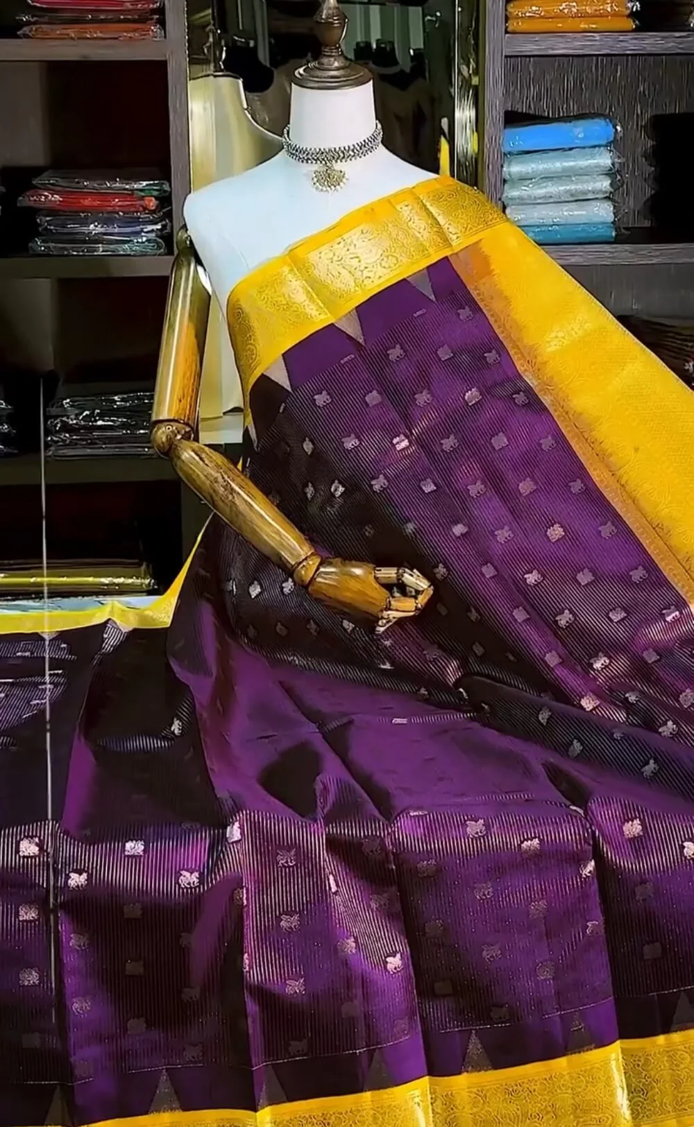 Pretty Purple Pure Zari Weaving Banarasi Silk Saree With Captivating Blouse Piece - Image 5