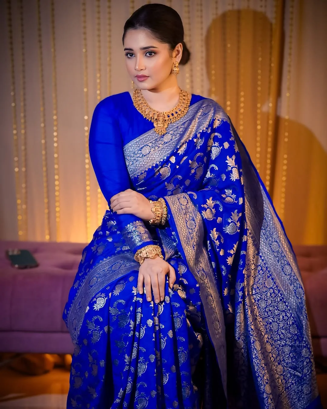 Pretty Royal Blue Soft Banarasi Silk Saree With Glorious Blouse Piece - Image 4