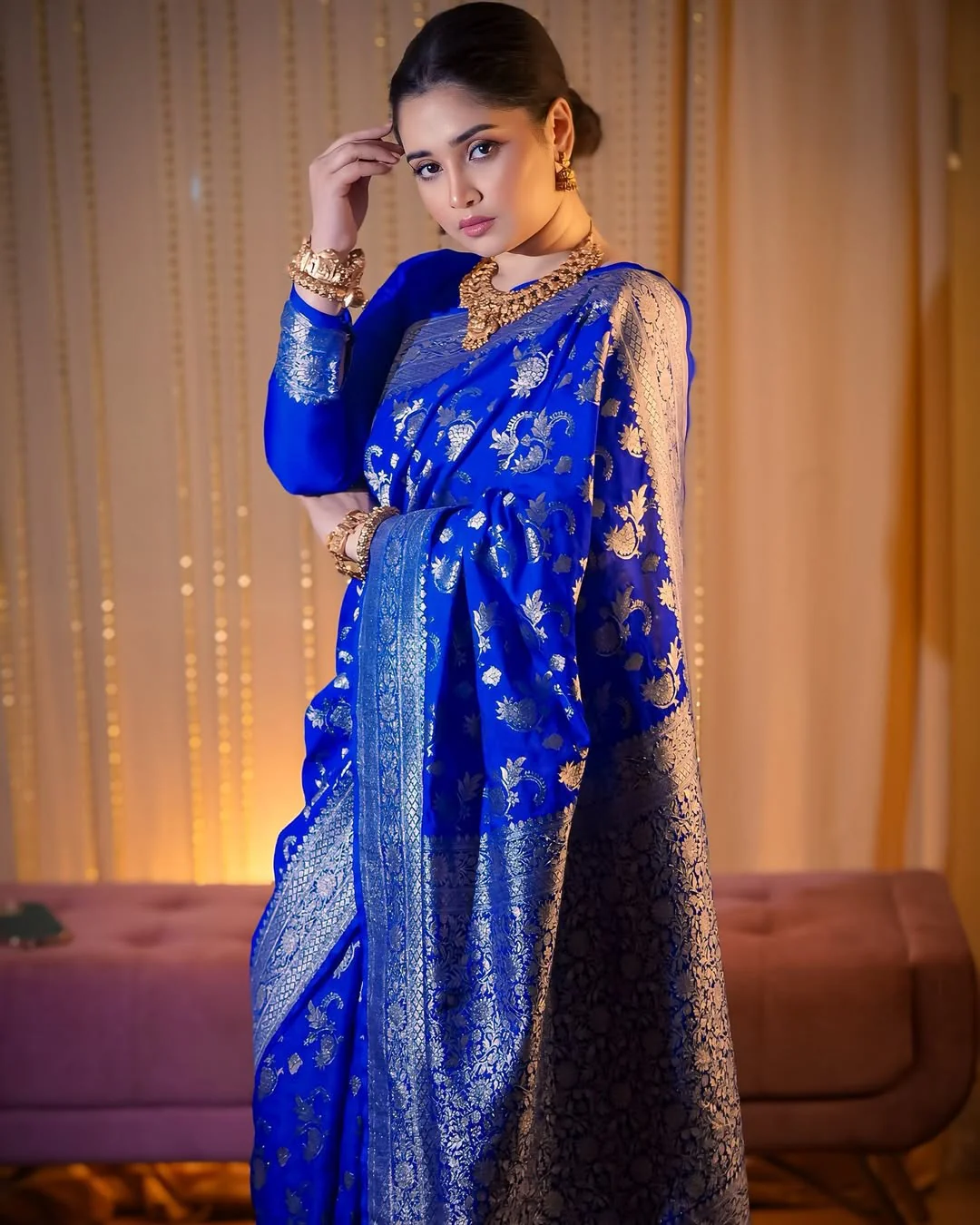 Pretty Royal Blue Soft Banarasi Silk Saree With Glorious Blouse Piece - Image 5