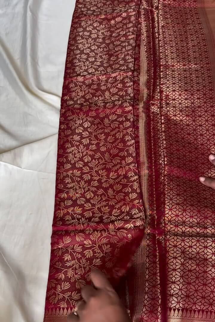 Pretty Wine Pure Zari Weaving Banarasi Silk Saree With Transcendent Blouse Piece - Image 2
