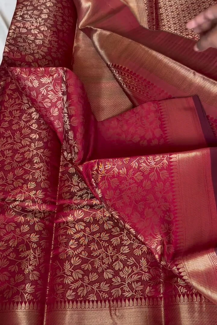 Pretty Wine Pure Zari Weaving Banarasi Silk Saree With Transcendent Blouse Piece - Image 3