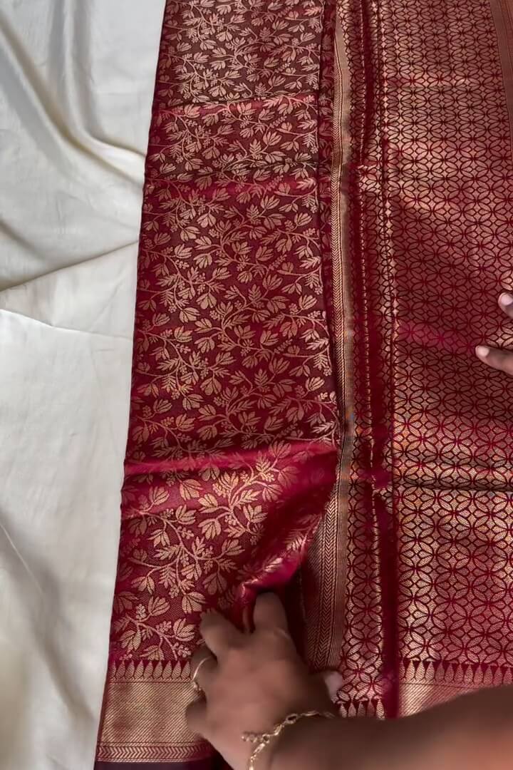 Pretty Wine Pure Zari Weaving Banarasi Silk Saree With Transcendent Blouse Piece - Image 4