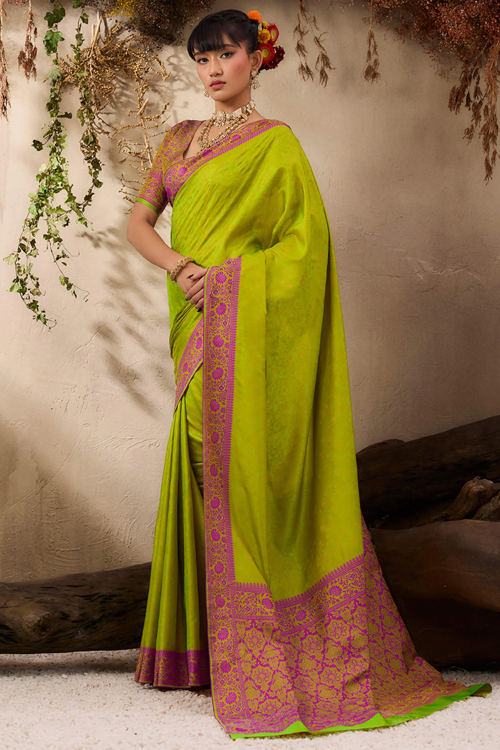Prodigal Green Kanjivaram Silk Saree With Surpassing Blouse Piece - Image 4