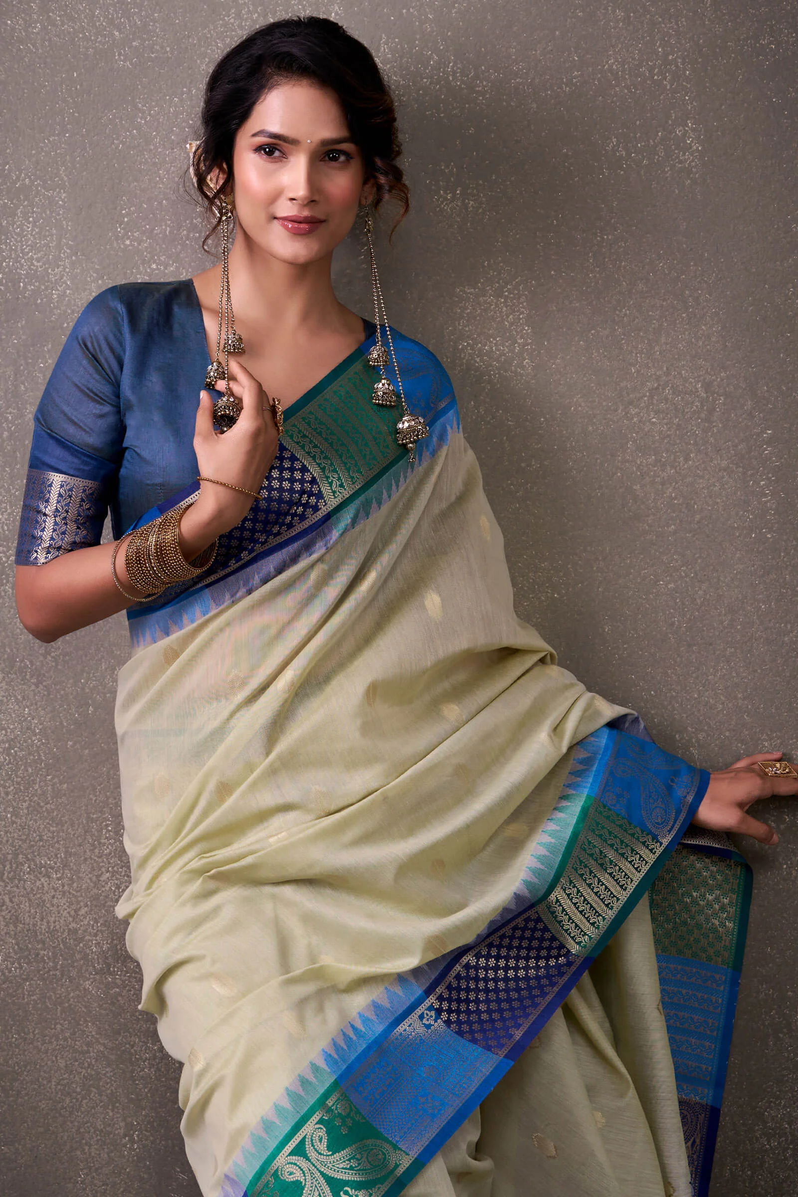 Proficient Beige And Blue Cotton Silk Saree With Engrossing Blouse Piece - Image 2