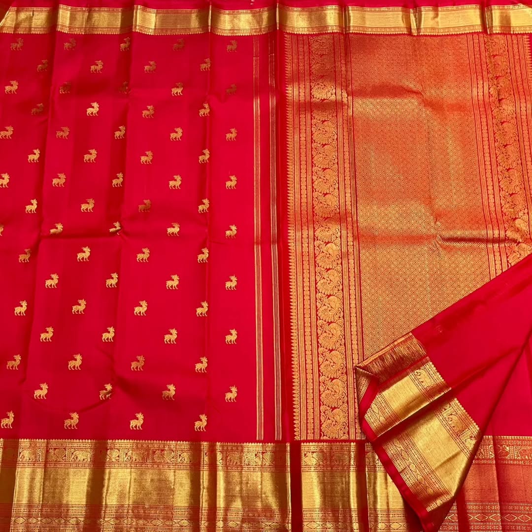 Proficient Red Soft Banarasi Silk Saree With Seraphic Blouse Piece - Image 2