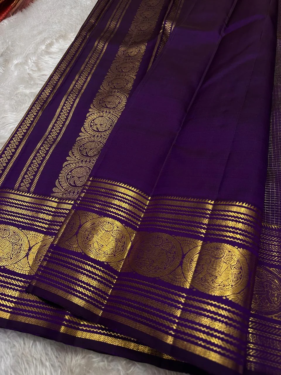 Profuse Purple Soft Banarasi Silk Saree With Evanescent Blouse Piece - Image 4