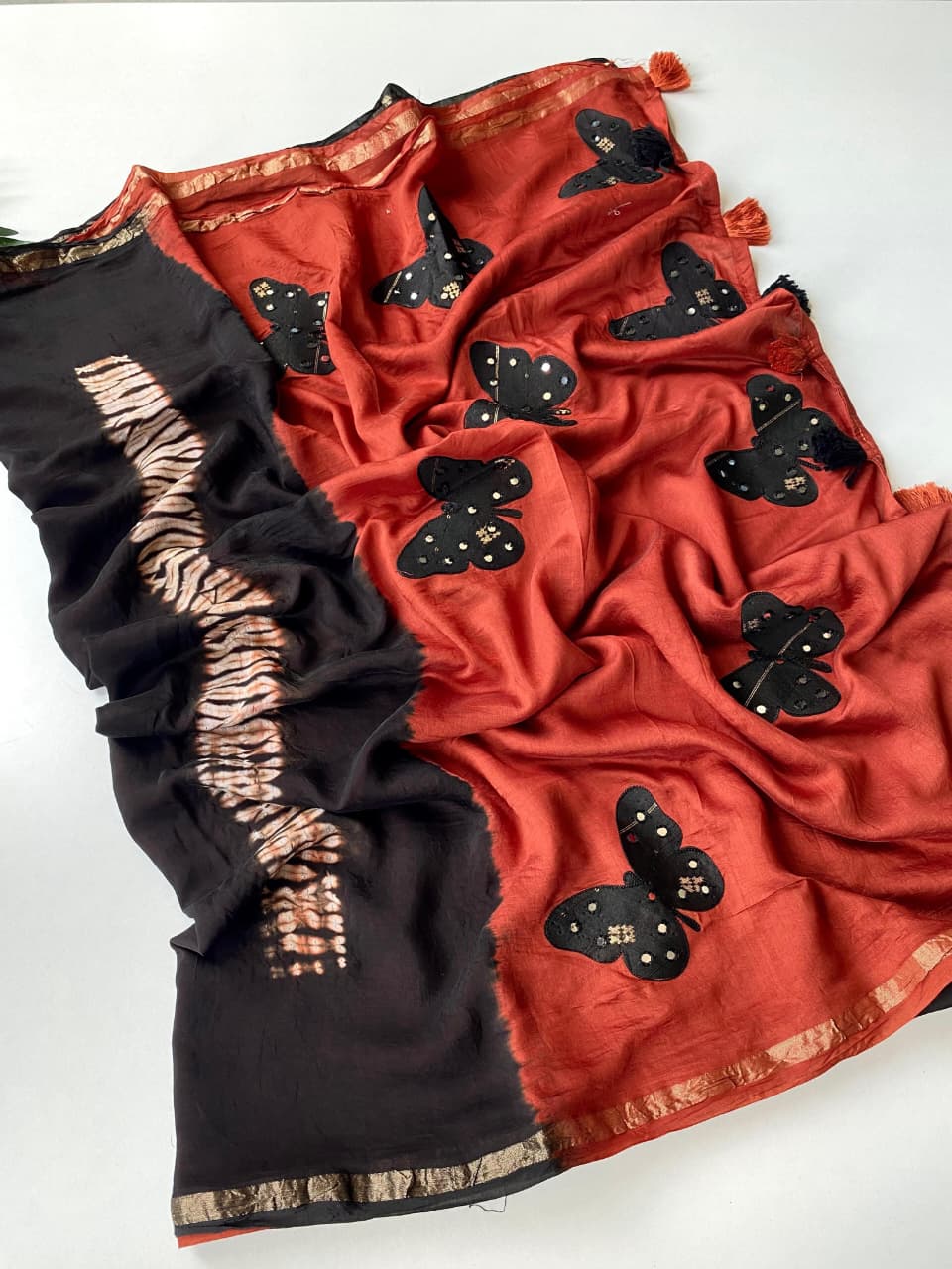 Prominent Black Bandhej Printed Cotton Silk Saree With Improbable Blouse Piece - Image 3