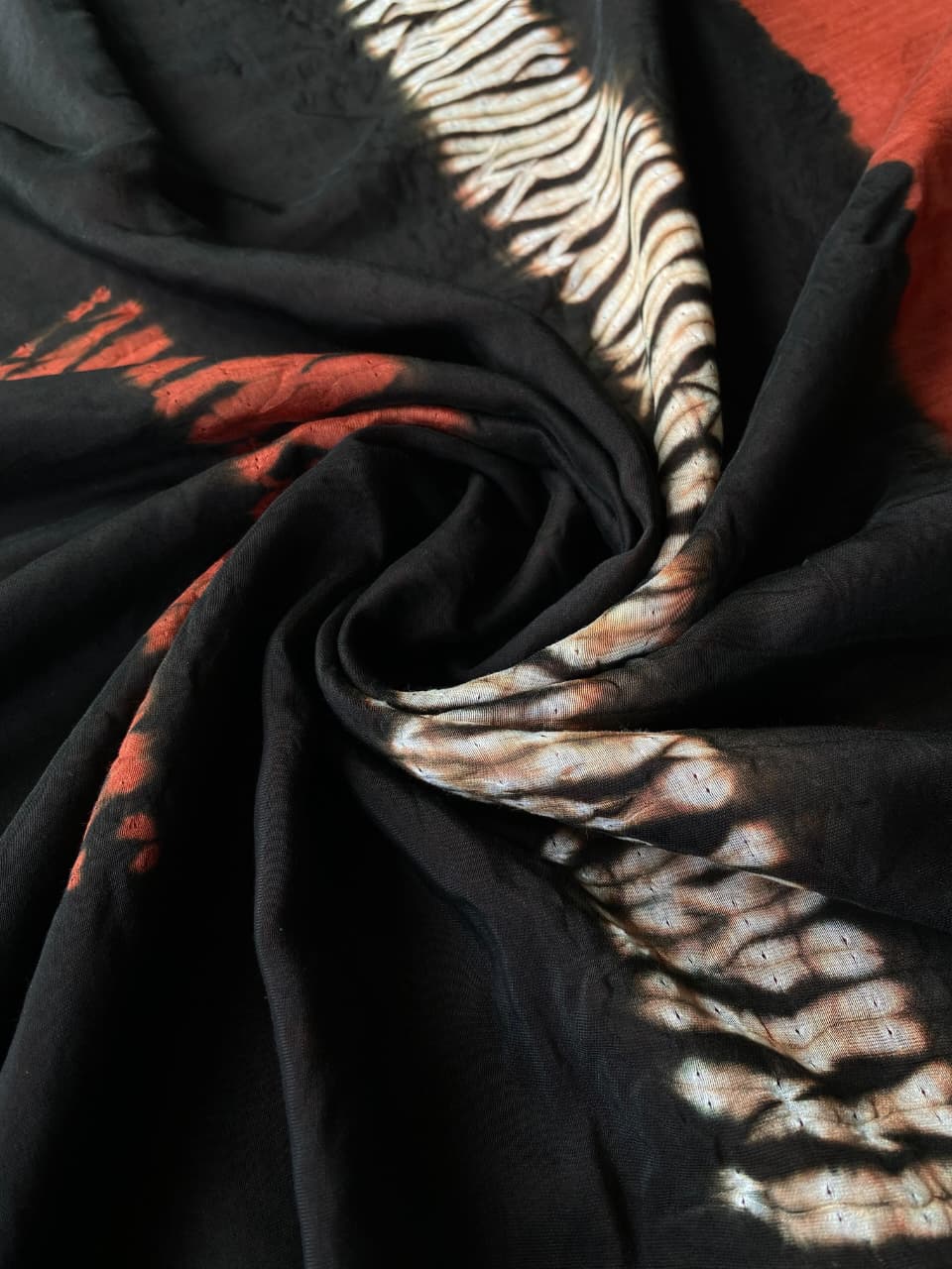 Prominent Black Bandhej Printed Cotton Silk Saree With Improbable Blouse Piece - Image 4
