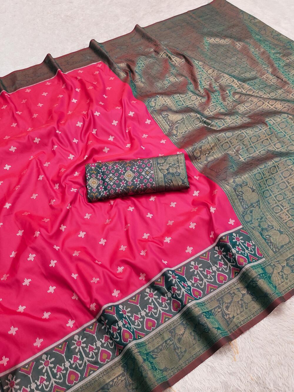Prominent Dark Pink Pure Zari Weaving Banarasi Silk Saree With Arresting Blouse Piece