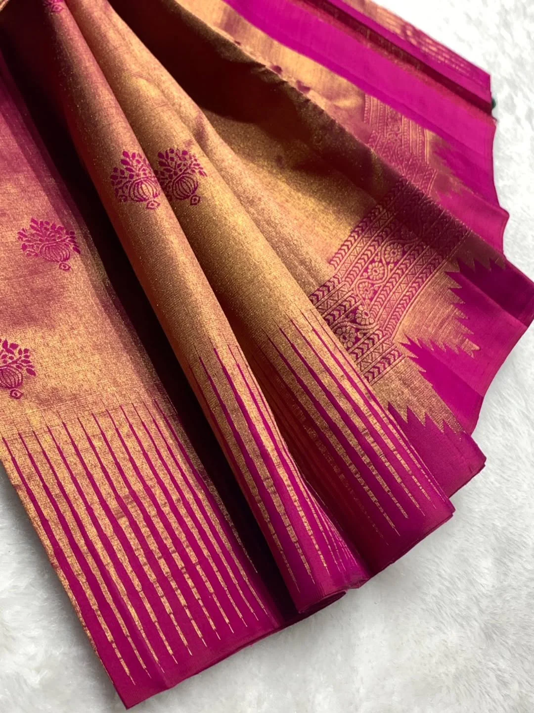 Prominent Dark Pink Pure Zari Weaving Banarasi Silk Saree With Palimpsest Blouse Piece - Image 5